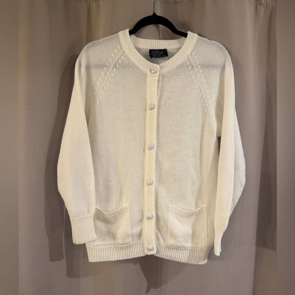 Knitivo Vintage Classic White Women's Sweater